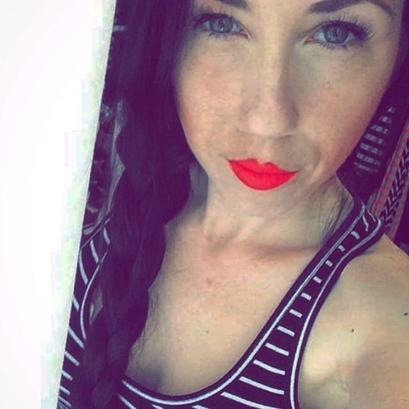 Meet your Posher, Sarah - Picture 1 of 1